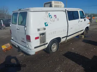 1995 GMC Van z VIN 1GTEG25H8SF548551, wystawiony jako IAAI lot #41830888 z przebiegiem 110 067 mil mil oraz . Historia ofert i sprzedaży dostępna na DreamBid. Obrazek 4.