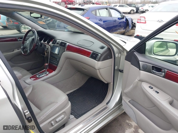 2004 Lexus ES 330 with VIN JTHBA30G045029624, listed as a IAAI auction lot 42006744 with 116,444 mi miles. Bid and sale history available at carsss.com. Image 5.