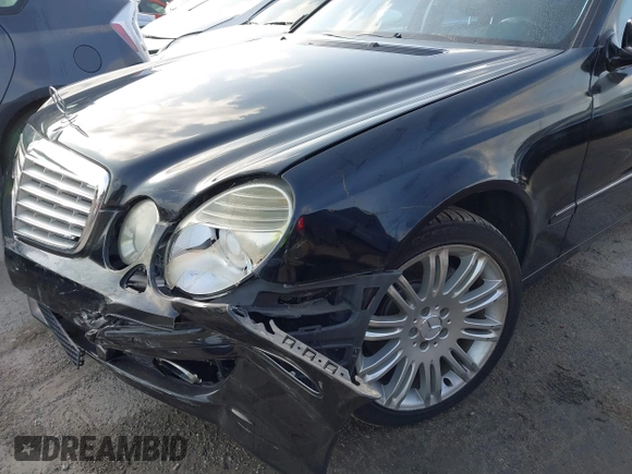 2007 Mercedes-Benz E-Class 3.5L with VIN WDBUF56X97B132401, listed as a IAAI auction lot 41601945 with 174,896 mi miles. Bid and sale history available at carsss.com. Image 6.
