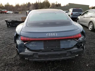 2023 Audi e-tron GT Premium Plus z VIN WAUFJBFW0P7006345, wystawiony jako Copart lot #83605424 z przebiegiem 7691 mil mil oraz Szkody całkowita. Historia ofert i sprzedaży dostępna na DreamBid. Obrazek 6.