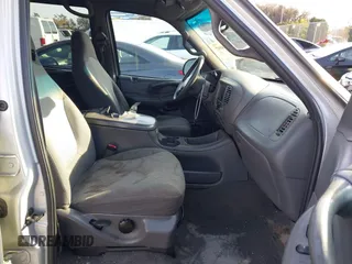 2000 Ford Expedition XLT with VIN 1FMRU1560YLC21781, listed as a IAAI auction lot 41558097 with 218,477 mi miles. Bid and sale history available at carsss.com. Image 5.