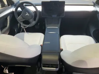 2024 Tesla Model Y z VIN 7SAYGDED8RF123516, wystawiony jako Copart lot #55354655 z przebiegiem 12 521 mil mil oraz Szkoda całkowita • Salvage title. Historia ofert i sprzedaży dostępna na DreamBid. Obrazek 8.