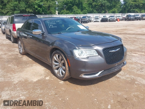 2019 Chrysler 300 Limited z VIN 2C3CCAEG8KH534284, wystawiony jako IAAI lot #42390324 z przebiegiem 99 544 mil mil oraz . Historia ofert i sprzedaży dostępna na DreamBid. Obrazek 1.