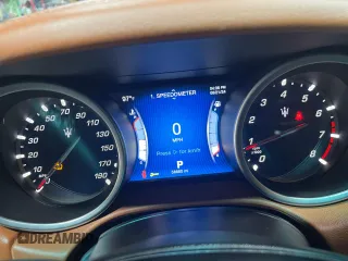 2014 Maserati Ghibli S Q4 z VIN ZAM57RTA0E1087454, wystawiony jako Copart lot #58608995 z przebiegiem 58 880 mil mil oraz Szkody całkowita. Historia ofert i sprzedaży dostępna na DreamBid. Obrazek 8.