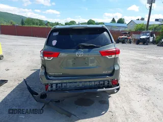 2018 Toyota Highlander SE with VIN 5TDJZRFH6JS882317, listed as a IAAI auction lot 42274438 with 77,143 mi miles and . Bid and sale history available at DreamBid. Image 17.