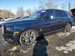 2023 Rolls-Royce Cullinan z VIN SLATV4C05PU219564, wystawiony jako Copart lot #42395205 z przebiegiem 5430 mil mil oraz Nie do naprawy. Historia ofert i sprzedaży dostępna na DreamBid. Obrazek 1.