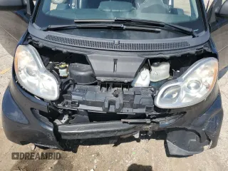 2009 Smart fortwo Pure z VIN WMEEJ31X49K219479, wystawiony jako Copart lot #52446625 z przebiegiem 82 337 mil mil oraz Szkody całkowita. Historia ofert i sprzedaży dostępna na DreamBid. Obrazek 13.