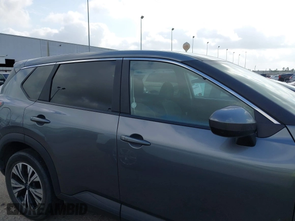 2023 Nissan Rogue SV z VIN 5N1BT3BA6PC897434, wystawiony jako IAAI lot #42287916 z przebiegiem Nie podano mil oraz . Historia ofert i sprzedaży dostępna na DreamBid. Obrazek 14.