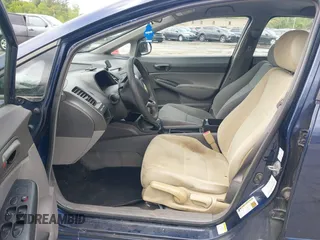 2009 Honda Civic DX-VP z VIN 2HGFA16329H512240, wystawiony jako IAAI lot #42310986 z przebiegiem 212 760 mil mil oraz . Historia ofert i sprzedaży dostępna na DreamBid. Obrazek 5.