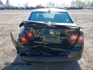 2008 Volkswagen Jetta Sedan SE with VIN 3VWRM71K68M023082, listed as a IAAI auction lot 42031616 with 190,884 mi miles. Bid and sale history available at carsss.com. Image 6.