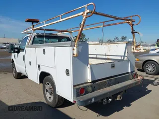 2008 Ford F-250 XL z VIN 1FTNF20588EA12052, wystawiony jako IAAI lot #42699890 z przebiegiem 262 049 mil mil oraz . Historia ofert i sprzedaży dostępna na DreamBid. Obrazek 3.