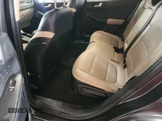 2020 Ford Escape Titanium Hybrid с VIN 1FMCU0DZ5LUC33021, выставлен на аукционе IAAI как лот 42788944 с пробегом 60 049 миль миль и . История ставок и продаж доступна на DreamBid. Изображение 18.