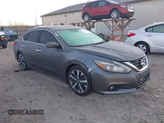 2017 Nissan Altima S z VIN 1N4AL3AP3HC144053, wystawiony jako IAAI lot #41877565 z przebiegiem 113 696 mil mil oraz . Historia ofert i sprzedaży dostępna na DreamBid. Obrazek 1.