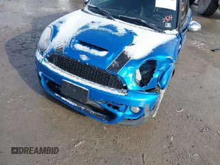 2011 MINI Hardtop S z VIN WMWSV3C50BTY12514, wystawiony jako IAAI lot #40989520 z przebiegiem 199 445 mil mil oraz . Historia ofert i sprzedaży dostępna na DreamBid. Obrazek 6.