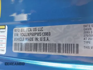 2023 Jeep Wrangler Sahara z VIN 1C4JJXP60PW513969, wystawiony jako IAAI lot #41766631 z przebiegiem 34 819 mil mil oraz . Historia ofert i sprzedaży dostępna na DreamBid. Obrazek 9.