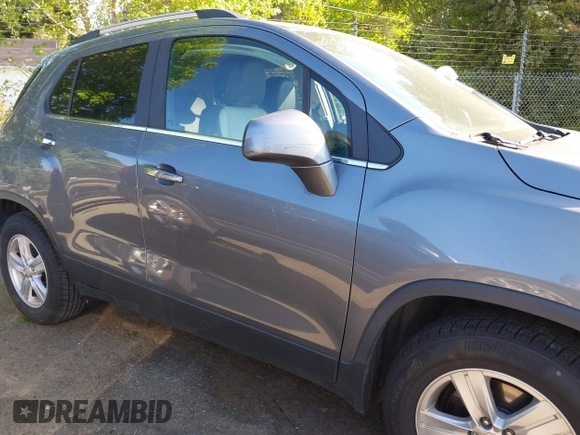 2020 Chevrolet Trax LT z VIN 3GNCJLSB2LL269660, wystawiony jako IAAI lot #42039286 z przebiegiem 111 147 mil mil oraz . Historia ofert i sprzedaży dostępna na DreamBid. Obrazek 13.