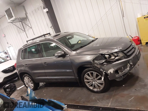 2016 Volkswagen Tiguan SE z VIN WVGBV7AX3GW507850, wystawiony jako IAAI lot #41303866 z przebiegiem 97 989 mil mil oraz . Historia ofert i sprzedaży dostępna na DreamBid. Obrazek 13.