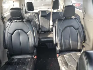 2020 Chrysler Voyager LXi z VIN 2C4RC1DG8LR262662, wystawiony jako Copart lot #47642805 z przebiegiem 111 850 mil mil oraz Szkoda całkowita • Salvage title. Historia ofert i sprzedaży dostępna na DreamBid. Obrazek 10.