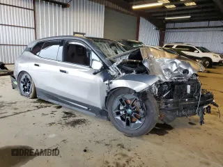 2023 BMW iX xDrive50 with VIN WB523CF05PCM22164, listed as a Copart auction lot 81196264 with 0 mi miles and Salvage Title. Bid and sale history available at carsss.com. Image 4.