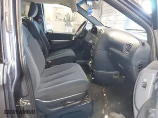 2001 Dodge Caravan Sport with VIN 1B4GP45321B213085, listed as a IAAI auction lot 41529881 with 124,818 mi miles. Bid and sale history available at carsss.com. Image 5.