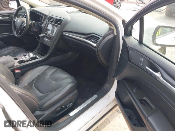 2017 Ford Fusion Titanium z VIN 3FA6P0K92HR396113, wystawiony jako IAAI lot #42402969 z przebiegiem 185 620 mil mil oraz . Historia ofert i sprzedaży dostępna na DreamBid. Obrazek 5.