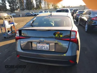 2020 Toyota Prius L Eco z VIN JTDKARFU9L3104882, wystawiony jako IAAI lot #41243035 z przebiegiem 29 013 mil mil oraz . Historia ofert i sprzedaży dostępna na DreamBid. Obrazek 17.