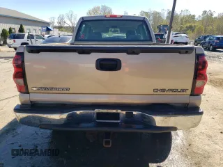 2005 Chevrolet Silverado 1500HD LT1 z VIN 1GCGC13U05F900248, wystawiony jako Copart lot #76270974 z przebiegiem 134 221 mil mil oraz Szkoda całkowita • Salvage title. Historia ofert i sprzedaży dostępna na DreamBid. Obrazek 6.
