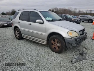 2005 Mercedes-Benz M 500 z VIN 4JGAB75E35A532559, wystawiony jako Copart lot #85321484 z przebiegiem 305 999 mil mil oraz Szkoda całkowita • Salvage title. Historia ofert i sprzedaży dostępna na DreamBid. Obrazek 4.