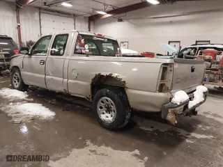 2006 Chevrolet Silverado 1500 LS with VIN 1GCEC19V46Z180282, listed as a IAAI auction lot 41612230 with 180,898 mi miles. Bid and sale history available at carsss.com. Image 3.
