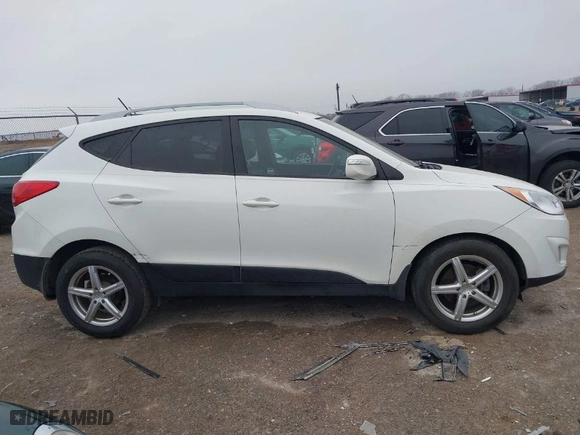 2013 Hyundai Tucson GLS with VIN KM8JU3AC2DU561443, listed as a IAAI auction lot 41600727 with 179,694 mi miles. Bid and sale history available at carsss.com. Image 13.