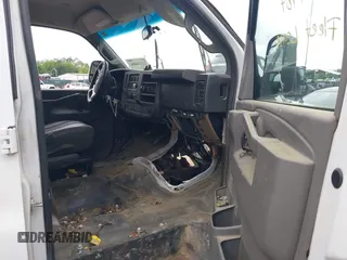 2019 Chevrolet Express Cargo с VIN 1GCWGBFG0K1195312, выставлен на аукционе IAAI как лот 42314484 с пробегом Не указан миль и . История ставок и продаж доступна на DreamBid. Изображение 5.