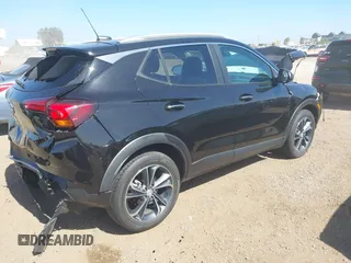 2023 Buick Encore GX Select z VIN KL4MMDS2XPB012337, wystawiony jako IAAI lot #42514934 z przebiegiem 45 056 mil mil oraz . Historia ofert i sprzedaży dostępna na DreamBid. Obrazek 4.