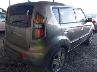2010 Kia Soul + with VIN KNDJT2A26A7069775, listed as a IAAI auction lot 40402589 with 130,230 mi miles. Bid and sale history available at carsss.com. Image 4.