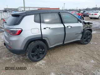 2021 Jeep Compass Latitude with VIN 3C4NJCBB2MT526500, listed as a IAAI auction lot 41642304 with 51,315 mi miles and . Bid and sale history available at carsss.com. Image 4.