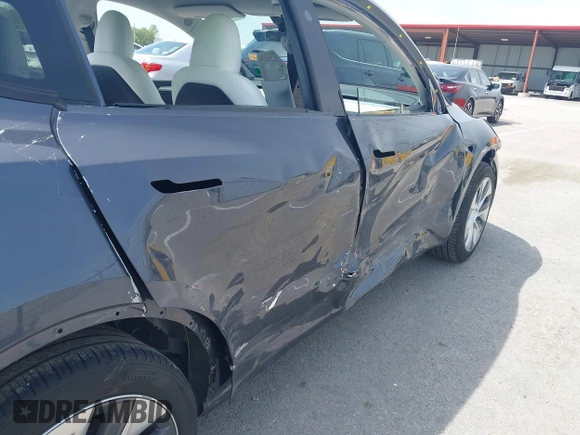 2023 Tesla Model Y Long Range z VIN 7SAYGDEE1PA158661, wystawiony jako IAAI lot #41983897 z przebiegiem 20 176 mil mil oraz . Historia ofert i sprzedaży dostępna na DreamBid. Obrazek 6.