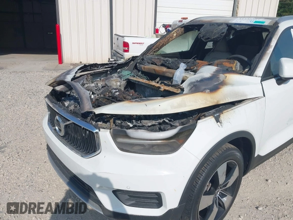 2020 Volvo XC40 Momentum with VIN YV4162UK1L2262562, listed as a IAAI auction lot 41437307 with Not Provided miles and . Bid and sale history available at DreamBid. Image 13.