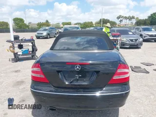 2005 Mercedes-Benz CLK 320 z VIN WDBTK65J85F149075, wystawiony jako IAAI lot #42171486 z przebiegiem 97 231 mil mil oraz . Historia ofert i sprzedaży dostępna na DreamBid. Obrazek 17.