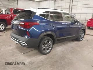 2021 Kia Seltos S z VIN KNDEUCAA6M7117095, wystawiony jako IAAI lot #41995149 z przebiegiem 31 757 mil mil oraz . Historia ofert i sprzedaży dostępna na DreamBid. Obrazek 4.