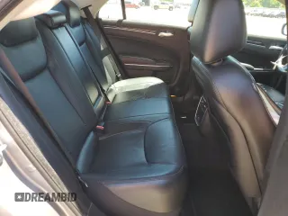 2016 Chrysler 300 Limited z VIN 2C3CCAAG0GH207942, wystawiony jako Copart lot #57915885 z przebiegiem 96 150 mil mil oraz Szkoda całkowita • Salvage title. Historia ofert i sprzedaży dostępna na DreamBid. Obrazek 10.