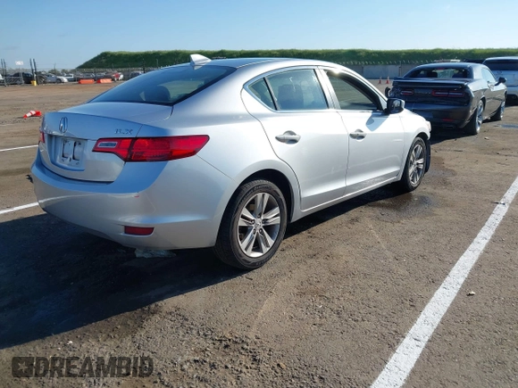 2013 Acura ILX with VIN 19VDE1F32DE014675, listed as a IAAI auction lot 41867371 with 177,361 mi miles. Bid and sale history available at carsss.com. Image 4.