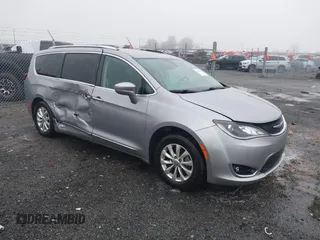 2018 Chrysler Pacifica Touring L with VIN 2C4RC1BGXJR142295, listed as a IAAI auction lot 41952592 with 135,092 mi miles and . Bid and sale history available at DreamBid. Image 1.