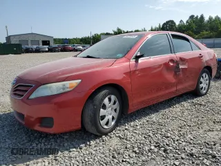 2011 Toyota Camry LE z VIN 4T4BF3EKXBR097272, wystawiony jako Copart lot #59220845 z przebiegiem Nie podano mil oraz Szkoda całkowita • Salvage title. Historia ofert i sprzedaży dostępna na DreamBid. Obrazek 1.