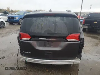 2017 Chrysler Pacifica Touring L with VIN 2C4RC1BG4HR810277, listed as a Copart auction lot 77885014 with 101,492 mi miles and Salvage Title. Bid and sale history available at DreamBid. Image 6.