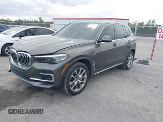 2022 BMW X5 xDrive45e z VIN 5UXTA6C00N9L06383, wystawiony jako IAAI lot #38552162 z przebiegiem 19 592 mil mil oraz . Historia ofert i sprzedaży dostępna na DreamBid. Obrazek 2.