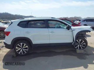 2024 Volkswagen Taos SE z VIN 3VVSX7B25RM071752, wystawiony jako IAAI lot #41775176 z przebiegiem 11 262 mil mil oraz . Historia ofert i sprzedaży dostępna na DreamBid. Obrazek 14.