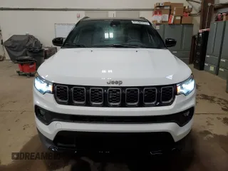2024 Jeep Compass Latitude Lux with VIN 3C4NJDFNXRT151120, listed as a Copart auction lot 48513695 with 18,694 mi miles and Clean title. Bid and sale history available at DreamBid. Image 5.
