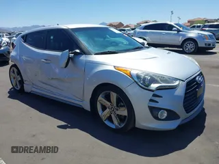 2013 Hyundai Veloster Turbo z VIN KMHTC6AE0DU177983, wystawiony jako IAAI lot #42292102 z przebiegiem 121 142 mil mil oraz . Historia ofert i sprzedaży dostępna na DreamBid. Obrazek 1.