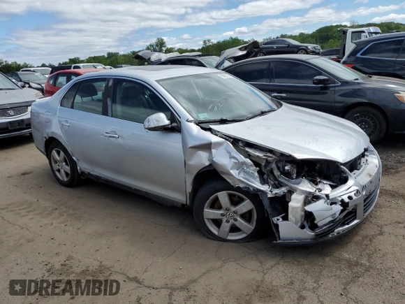 2008 Volkswagen Jetta SE with VIN 3VWRZ71K98M197780, listed as a Copart auction lot 56921725 with 172,801 mi miles and Salvage title. Bid and sale history available at DreamBid. Image 4.
