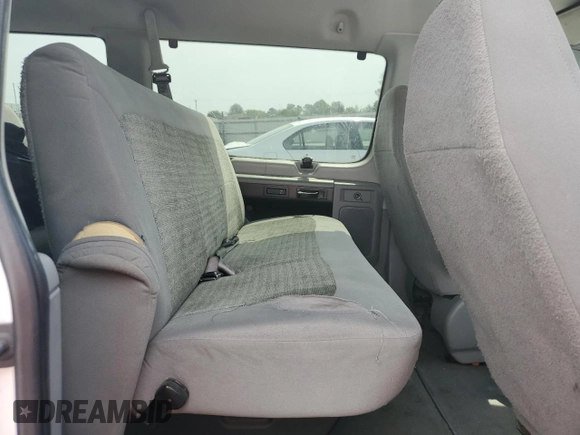 2005 Ford Econoline Passenger XL z VIN 1FBSS31P15HA82110, wystawiony jako Copart lot #52785675 z przebiegiem 158 908 mil mil oraz Szkoda całkowita • Salvage title. Historia ofert i sprzedaży dostępna na DreamBid. Obrazek 11.