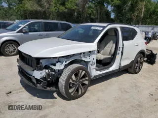2024 Volvo XC40 Ultimate Dark Theme z VIN YV4L12UM7R2314522, wystawiony jako Copart lot #54007415 z przebiegiem 2865 mil mil oraz Szkoda całkowita • Salvage title. Historia ofert i sprzedaży dostępna na DreamBid. Obrazek 1.